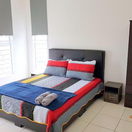 Hz Homestay @Ascotte Boulevard Семений Екстер'єр фото